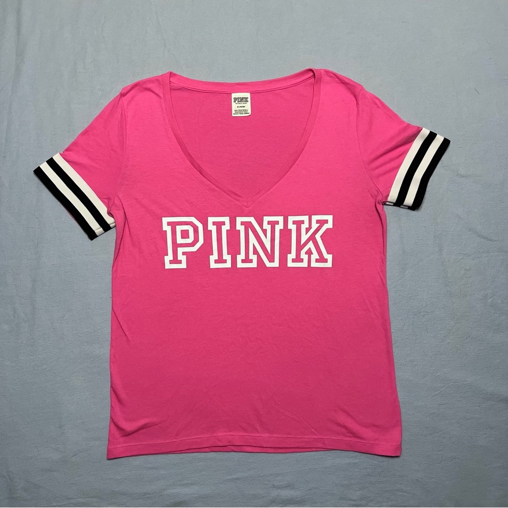 VS PINK pink spell-out v-neck graphic short sleeve t-shirt